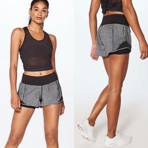 Lululemon Hotty Hot Short (Naked 4”)